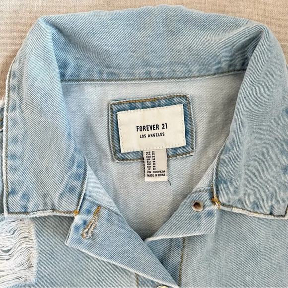 Forever 21 Distress Light Wash Blue Denim Jacket Size Medium - Picture 5 of 9